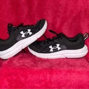Youth Size 5 Under Armour Black and White Athletic Shoes